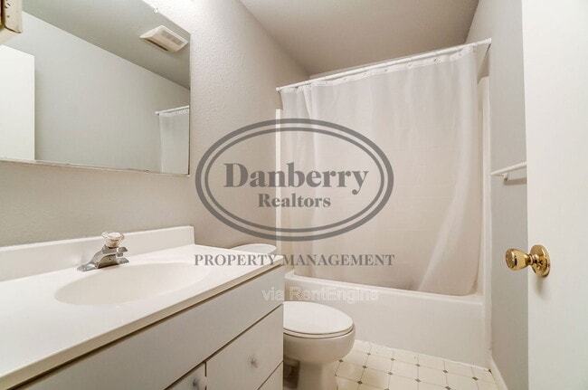 Building Photo - 3704 Willow Run Dr