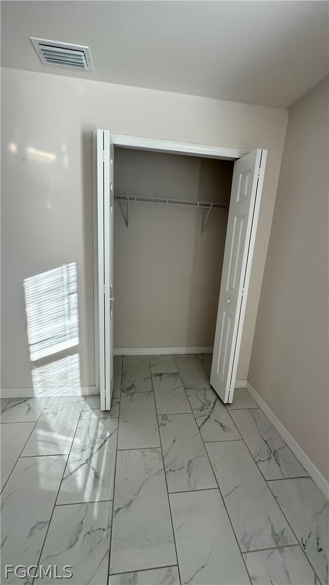 Building Photo - 3303 SW 15th Pl