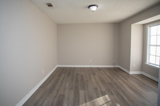 Building Photo - 309 W Marigny Cir