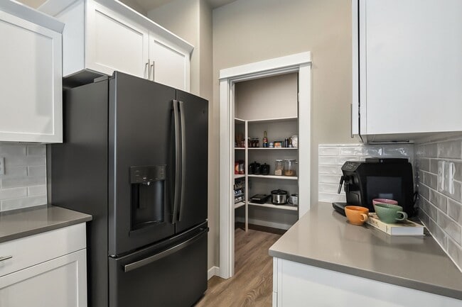 Building Photo - Spacious 4 Bedroom Gem with Private Backya...