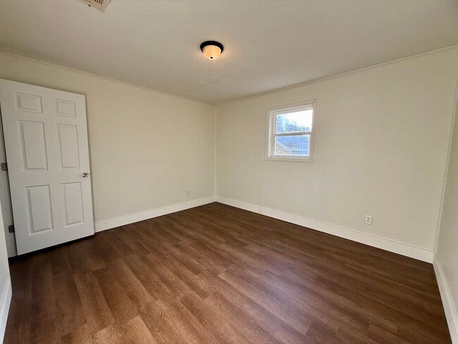 Building Photo - 3 Bedroom/1.Bathroom Home in Paragould AR - $1,150/month