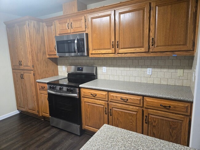 Building Photo - FOR RENT in  North Columbus! Available NOW!