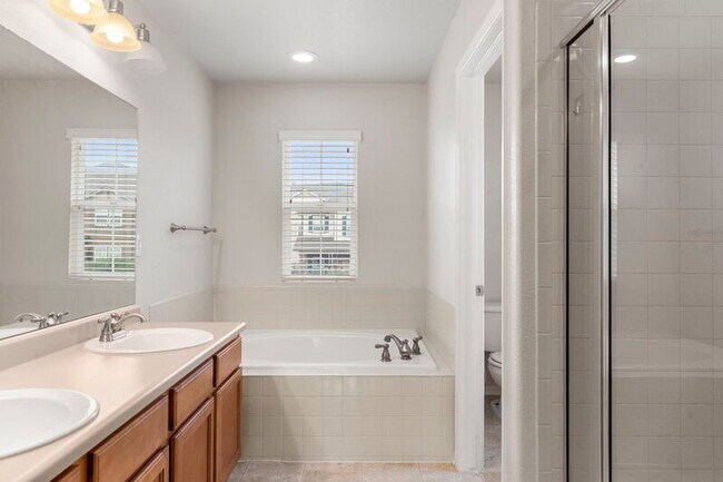 Building Photo - 815 Fire Rock Pl