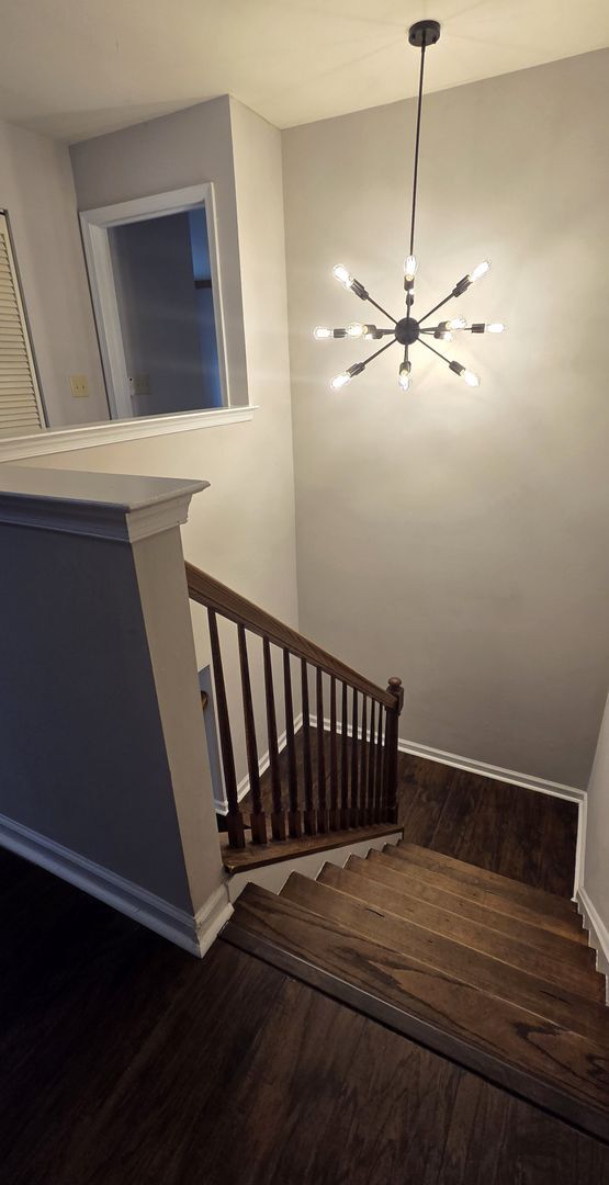 Building Photo - Beautiful 3 bedroom 2.5 bathroom END Unit ...