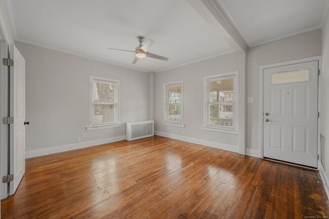 Building Photo - 245 Willetts Ave