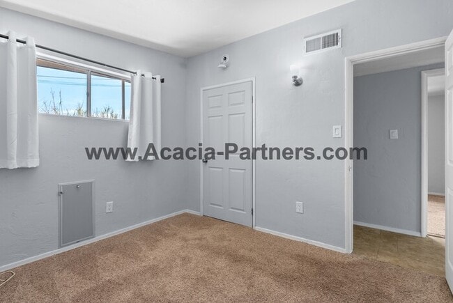 Building Photo - Two Bedroom Home with Guest House