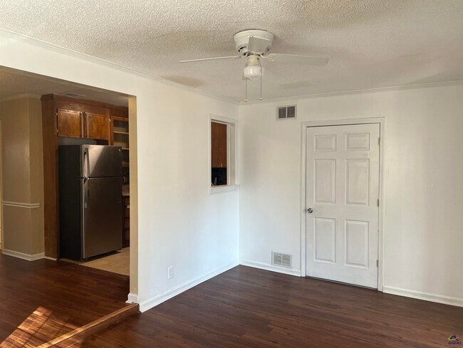 Building Photo - 117 N Springs Ct