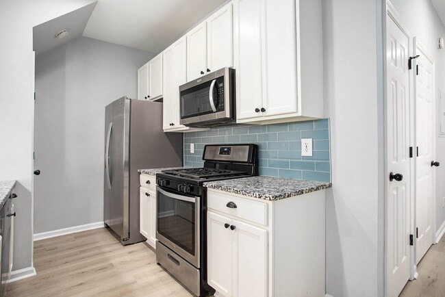 Building Photo - Newly Renovated 4/3 Near Beltline!