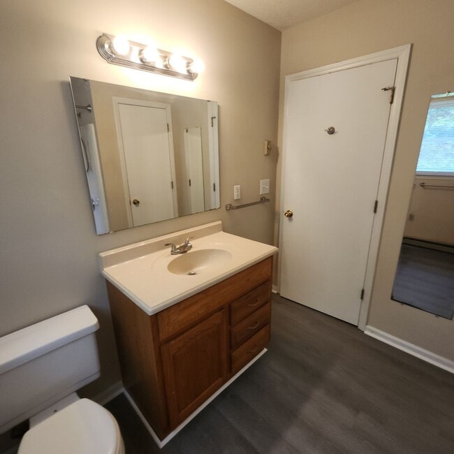Building Photo - Cute and Cozy Split Level House FOR RENT i...