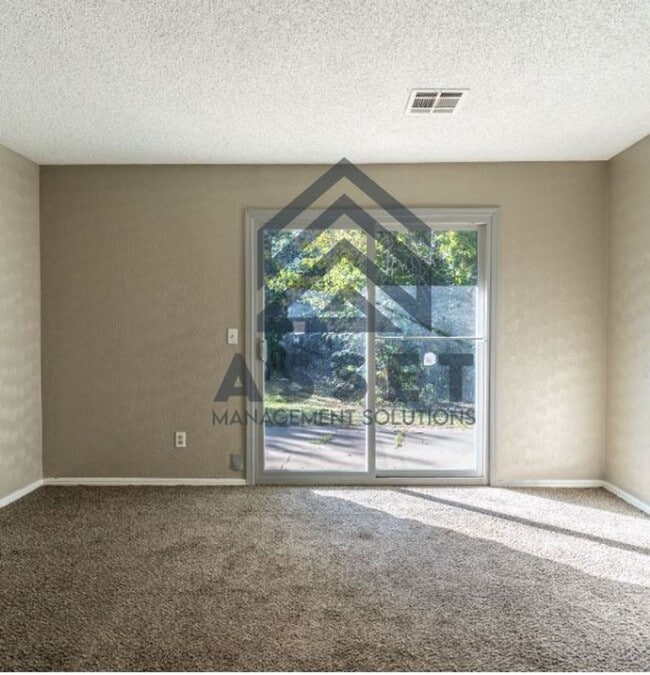 Building Photo - 9316 NE Stardust Ln