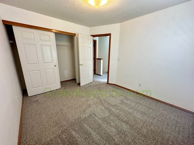 Building Photo - Beautiful 3-Bedroom House with 2.5 Bathroo...