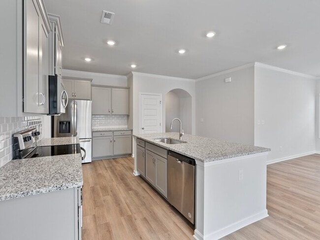 Building Photo - 210 Saddle St