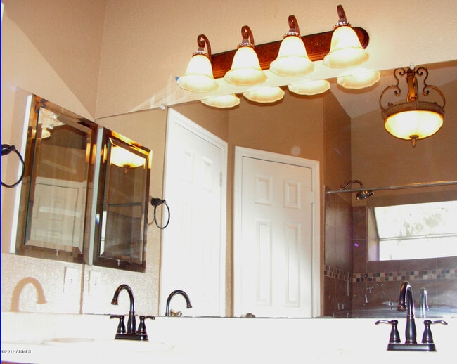 Building Photo - 6725 W Brown St