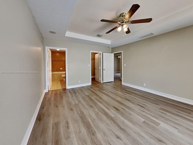 Building Photo - 211 NE 24th Ave