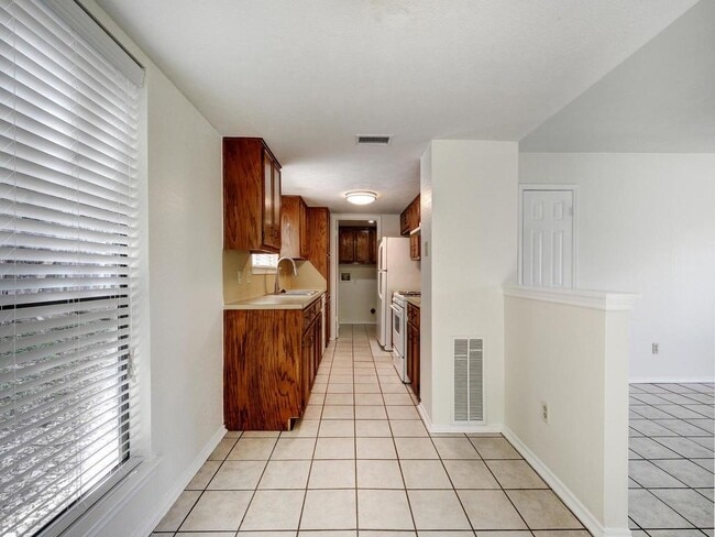 Building Photo - 6521 Hart Ln