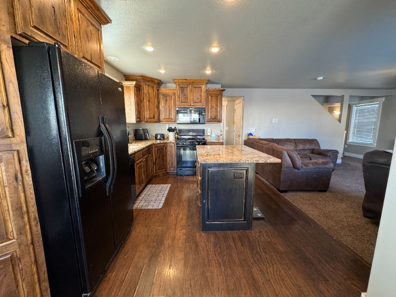 Building Photo - 336 W 200 S