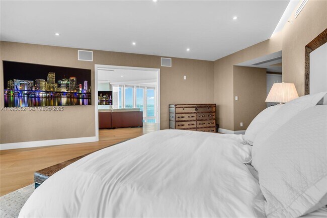 Building Photo - 1643 Brickell Ave