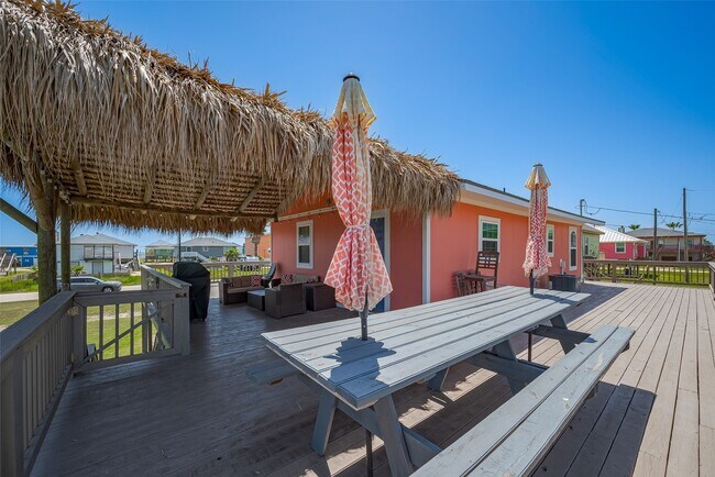Building Photo - 610 Surf Dr