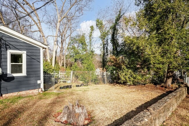 Building Photo - Gorgeous Move-In Ready Home