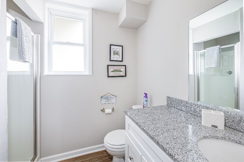 Building Photo - 204 Edgewater Dr