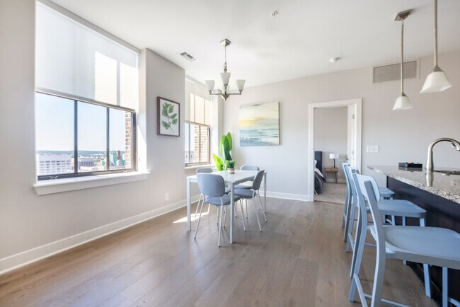 Building Photo - 10 Light St