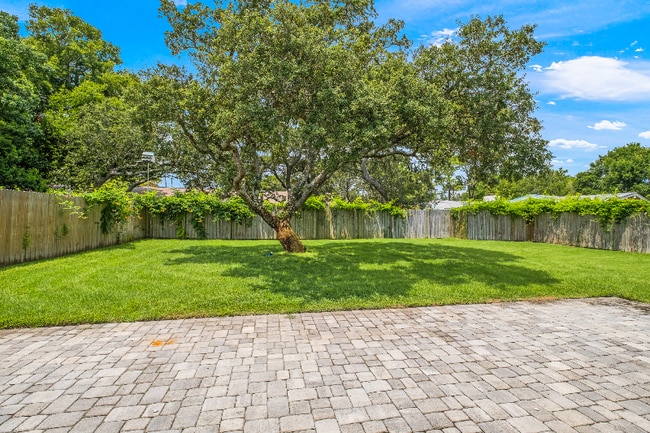 Building Photo - 302 Loruna Dr