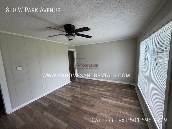 Building Photo - 810 W Park Ave
