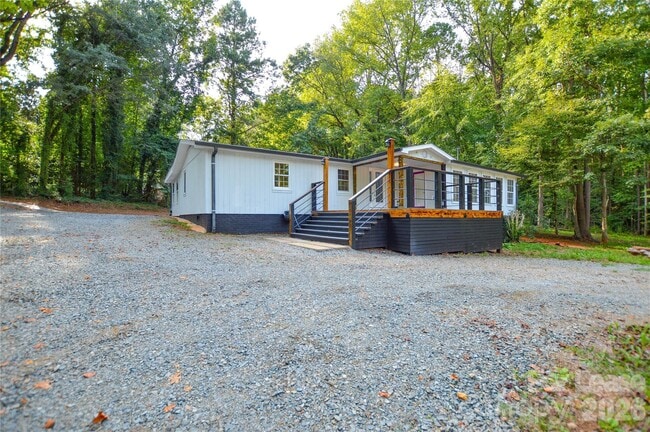 Building Photo - 5821 Hornet Dr