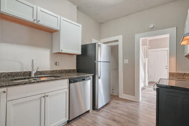 Building Photo - 921 Miller Ave