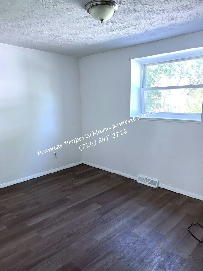 Building Photo - 453 McCleery St