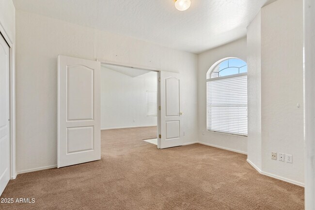 Building Photo - 1684 W Merrill Ln