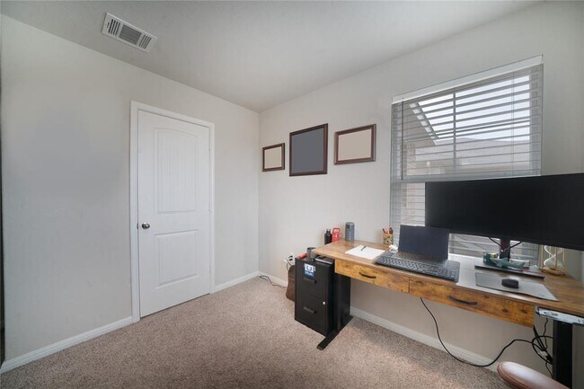 Building Photo - 1228 Vogel Dr