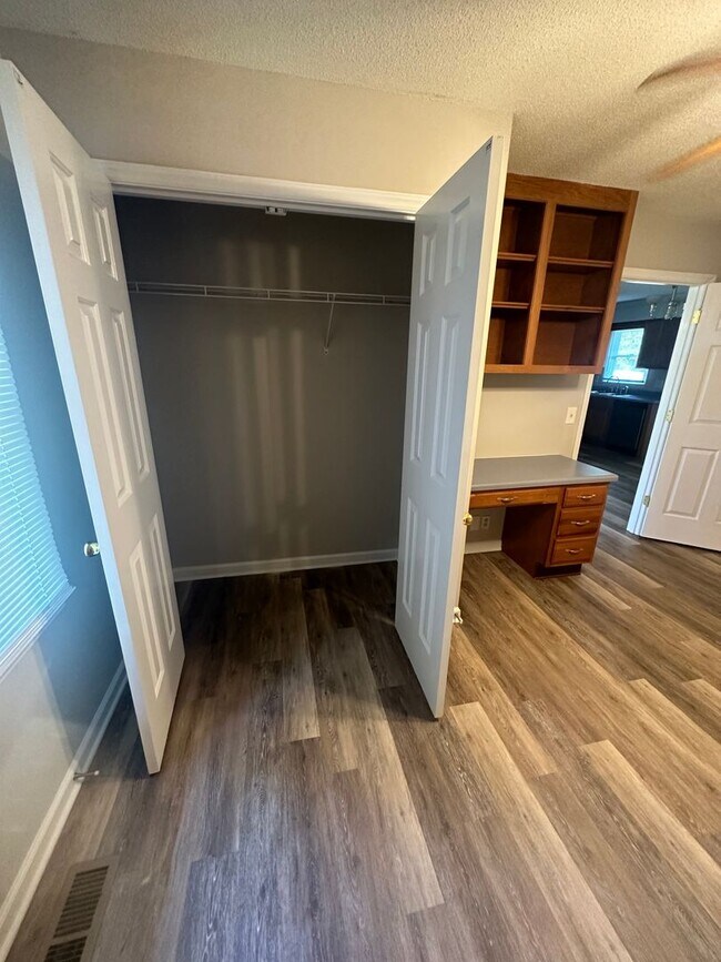 Building Photo - Cute 2 Bed 2.5 Bath House Near MTSU!