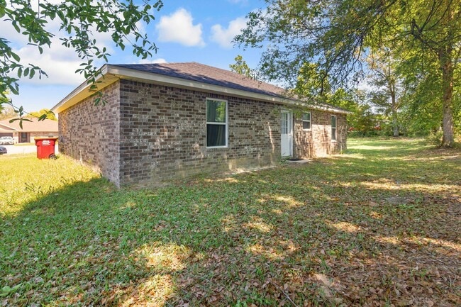 Building Photo - 515 Grand Ridge Dr