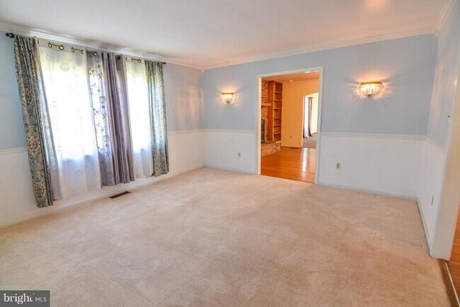 Building Photo - 2788 Pinewood Dr