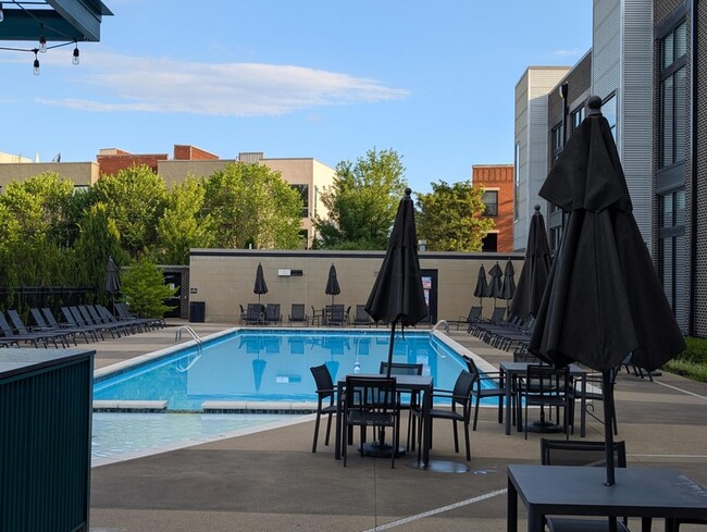 Building Photo - 751 N 6th St