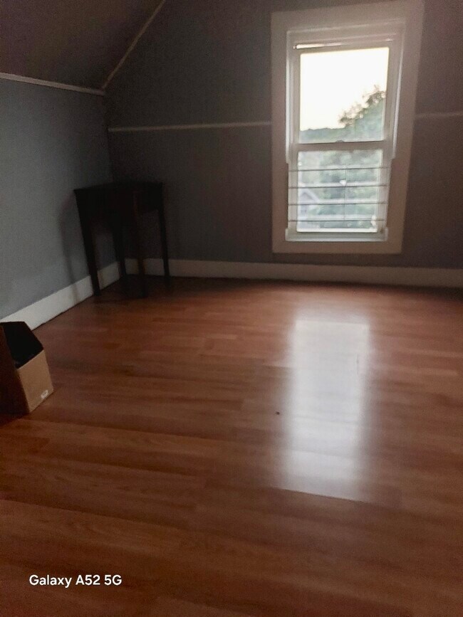Building Photo - 31 Dell Ave