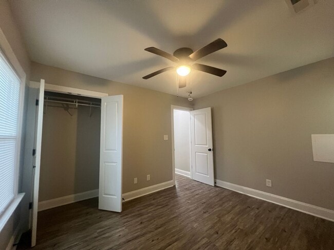 Building Photo - Move-in Ready!