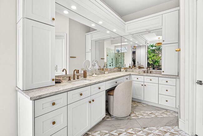 Building Photo - 1128 Crystal Dr