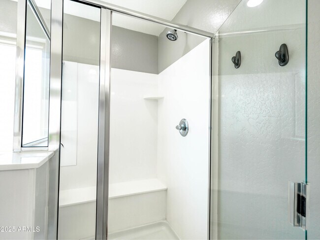 Building Photo - 761 W Desert Hollow Dr