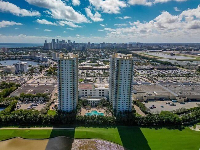 Building Photo - 1755 E Hallandale Beach Blvd