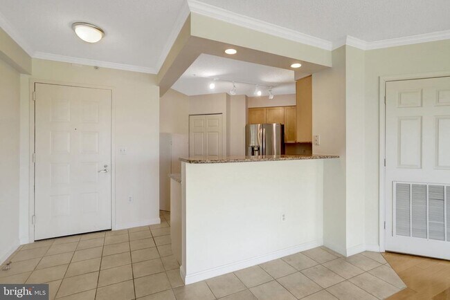 Building Photo - 3101 N Hampton Dr