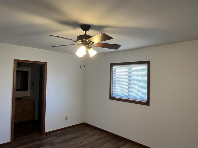 Building Photo - 407 Foxfire Dr