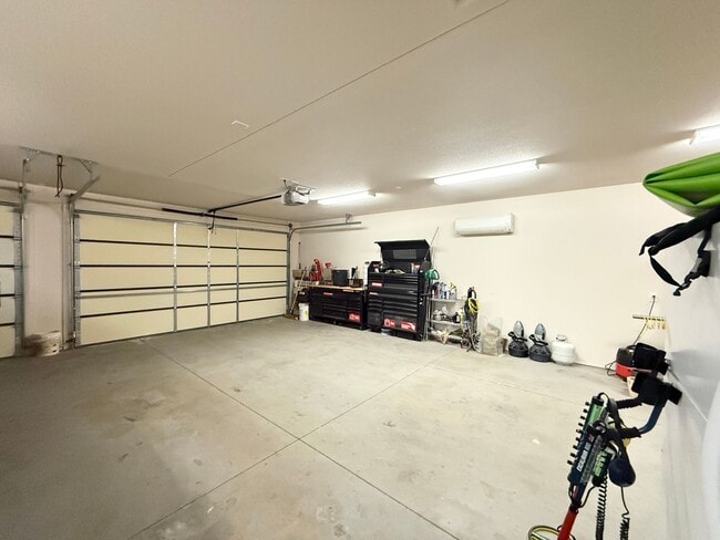 Building Photo - This home has EVERYTHING and is ready for you!