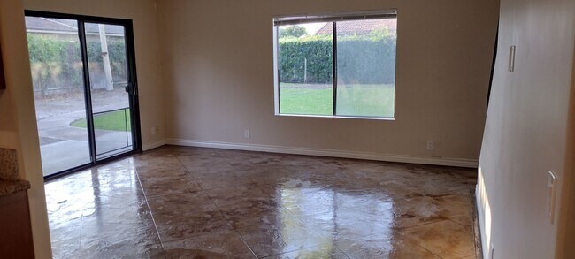 Building Photo - Beautiful 4BR/3 Full BA single family home with large yard