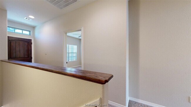 Building Photo - 303 Ash St