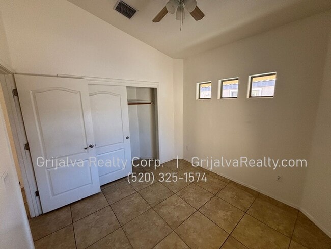 Building Photo - Beautiful 3 BR House in Gated Community (I...