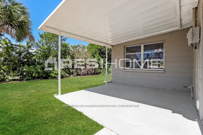 Building Photo - 4143 Oakfield Ave