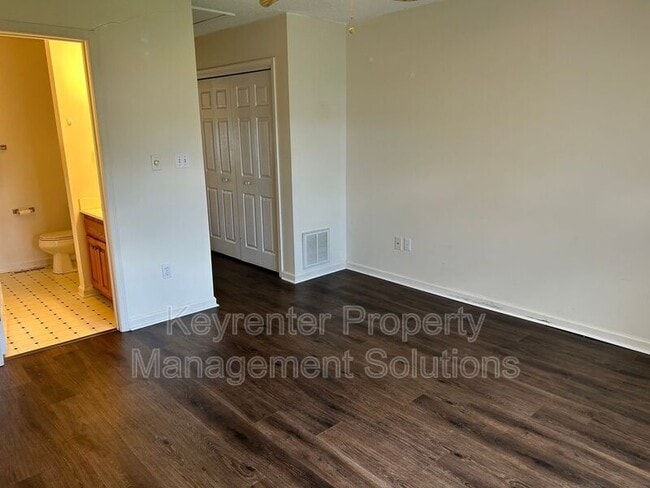 Building Photo - 2055 Hampton Dr