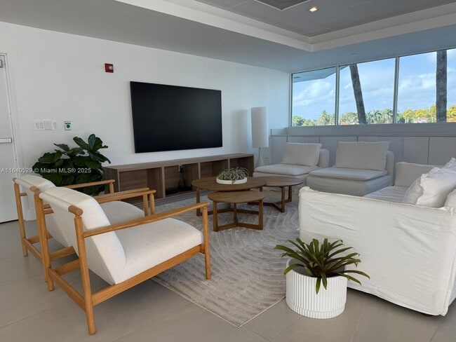 Building Photo - 5900 Collins Ave